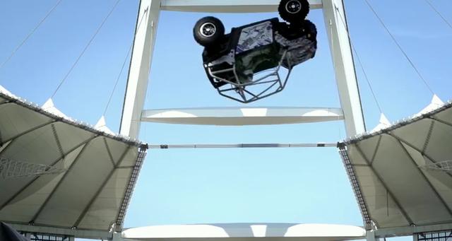 英國(guó)小伙開F1賽車玩蹦極 從91米高空墜落 英國(guó)小伙開F1賽車玩蹦極 從91米高空墜落