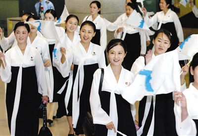 2005年9月，結(jié)束亞洲田徑錦標(biāo)賽之行的朝鮮拉拉隊(duì)。