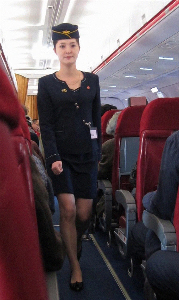 朝鮮領(lǐng)導(dǎo)人金正恩最近下令國營高麗航空的女空服員改穿比較短、比較緊的裙子。