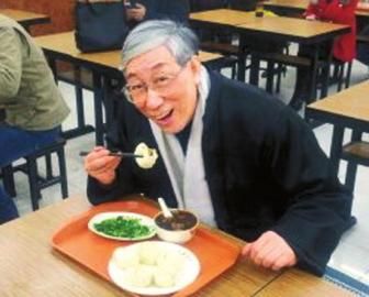 吳頌今到慶豐包子鋪找靈感。
