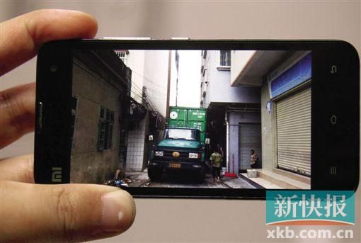 吳師傅的貨車被迫停留在現(xiàn)場幾天。