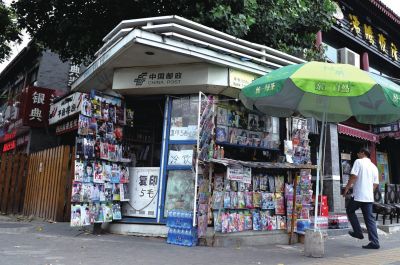 地安門街角，一座報(bào)刊亭靜靜矗立。京華時(shí)報(bào)記者趙思衡攝