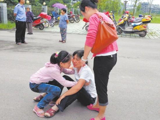 成渝高速19車(chē)相撞 雙胞胎妹妹下車(chē)逃離被撞身亡