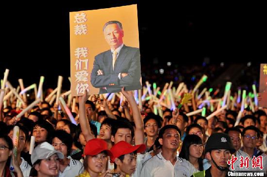 資料圖：2011年深圳富士康舉辦慈善晚會。