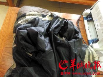 年邁體弱，一些老人家中衣物多年未洗，又舊又破