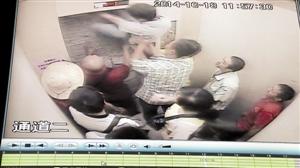 挖出的墻洞能讓一個身材嬌小的男子鉆出。