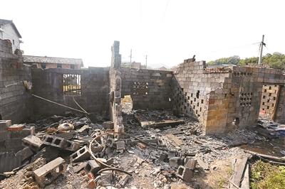 湖南省婁底市婁星區(qū)石井鎮(zhèn)山泉村橋溪港煤礦設(shè)備被搶劫一空，形成了廢墟