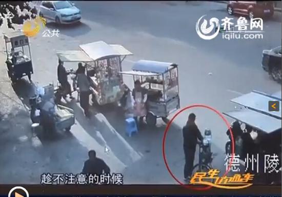 在臨盤市場被抓之后，薦某竟然拿出了一把匕首