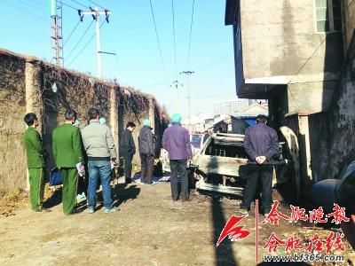 合肥一失火轎車(chē)后座發(fā)現(xiàn)兩具尸體（圖）