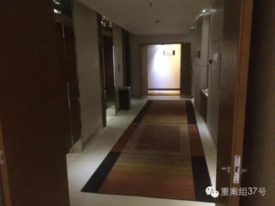 事發(fā)電梯口。    新京報(bào)記者 林斐然 攝