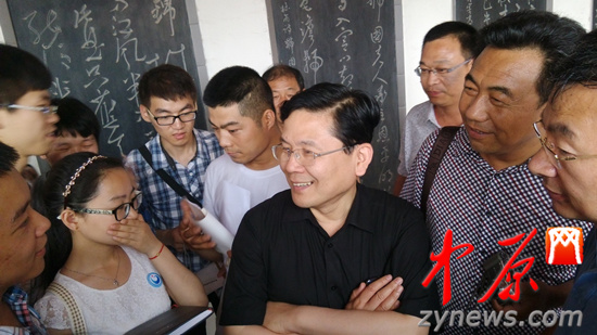 余光中、汪國真做客杜甫故里 共話詩圣家國情懷