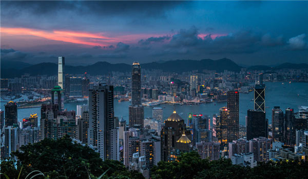 不要溫和地走進那個良夜 因為夜太美！