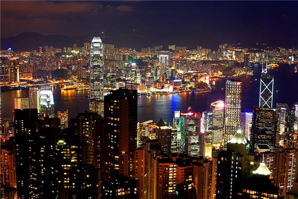 不要溫和地走進那個良夜 因為夜太美！