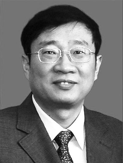 殲-15飛機(jī)研制現(xiàn)場總指揮羅陽，因突發(fā)急性心梗殉職，享年51歲