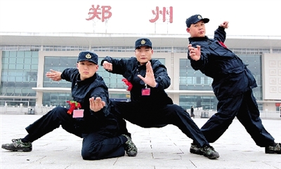 昨日，即將入伍的少林高手們啟程前合影留念