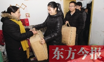 “愛(ài)有所衣”匯聚愛(ài)心 溫暖低保家庭  “愛(ài)有所衣”匯聚愛(ài)心 溫暖低保家庭