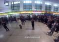 火車(chē)站候車(chē)大廳紅歌快閃迎國(guó)慶！百人互動(dòng)，震撼現(xiàn)場(chǎng)嗨翻天！