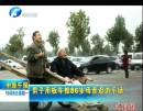 男子用板車推86歲母親逛游樂(lè)場(chǎng)