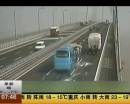 超載車(chē)一腳急剎 滿車(chē)鋼條削平駕駛室