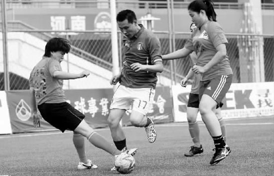 因?yàn)樯眢w條件受限，女足幫只能走技術(shù)流路線
