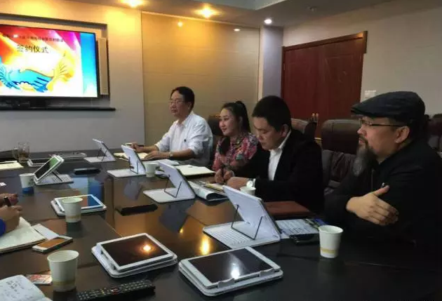 從右至左依次為趙財神，雅購供銷CEO許濤，農(nóng)團聯(lián)盟創(chuàng)始人王婷。