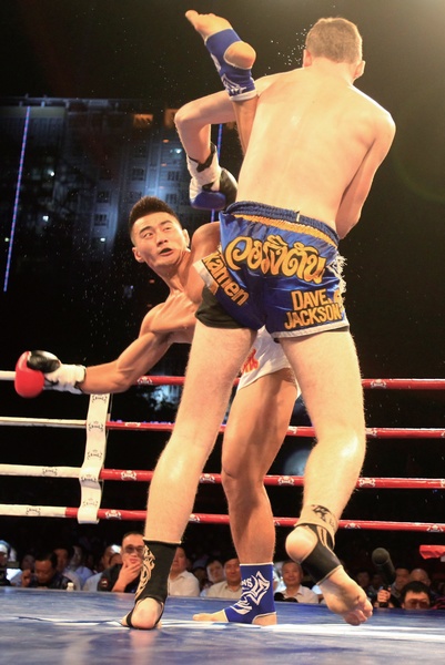 河南電視臺《武林風(fēng)》欄目走進(jìn)新疆，把比賽現(xiàn)場搬到了新疆建設(shè)兵團(tuán)農(nóng)十三師紅星廣場