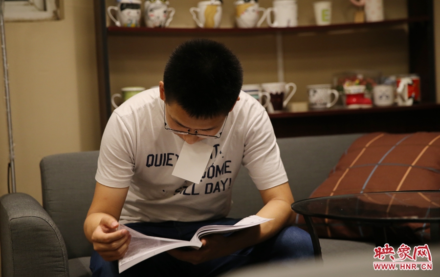 楊栗，22歲，某大學(xué)大三學(xué)生：喜歡這種看書的環(huán)境。