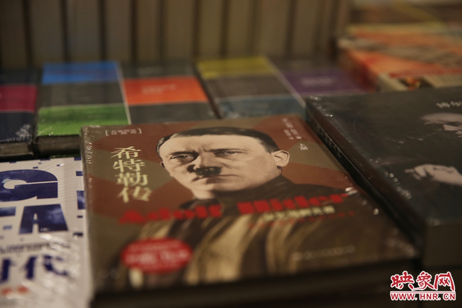 書店內(nèi)的書。