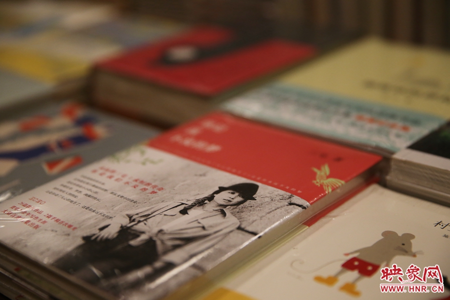書店內(nèi)的書。