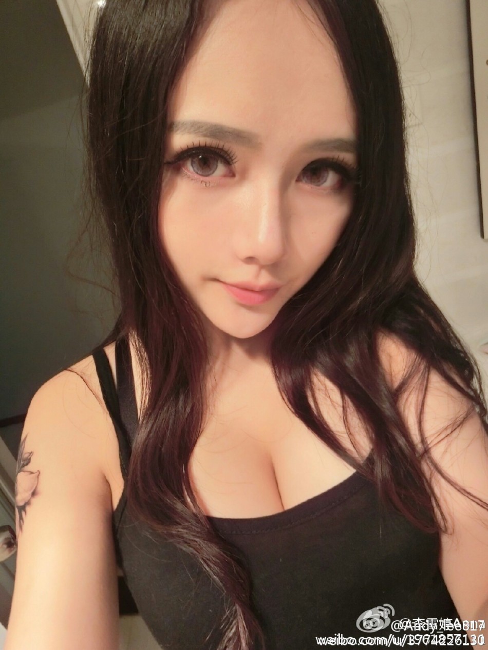 湖大21歲?；ㄇ巴购舐N無懼走光