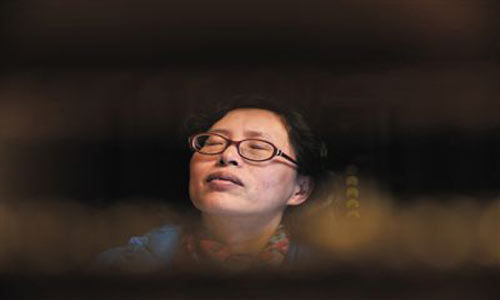 人們將醫(yī)療制度的憤懣情緒，寄托在這個走廊醫(yī)生身上，共同沉浸在受迫害的幻覺之中